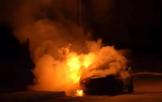 Saatler önce teslim aldığı araç kül oldu