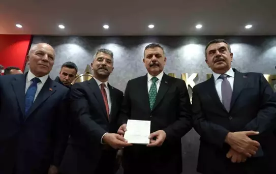 Bakan Çiftçi AK Parti'ye Üye Oldu