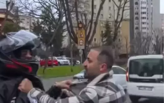 Kadıköy'de Yaya ve Motosikletli Kavgası