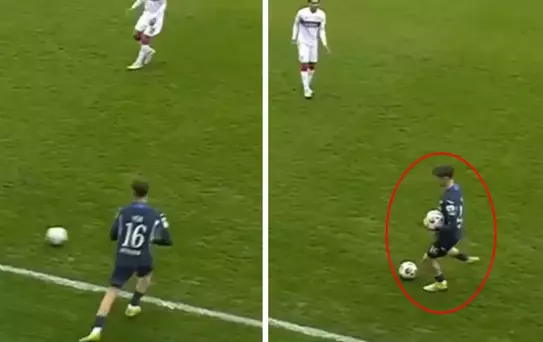 Sahaya giren topu dışarıya atan oyuncu saniyeler sonra hayatının şokunu yaşadı