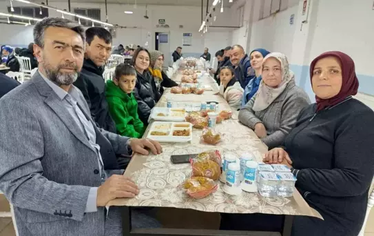 Simav Güney Beldesinde 750 kişilik gönül sofrası kuruldu