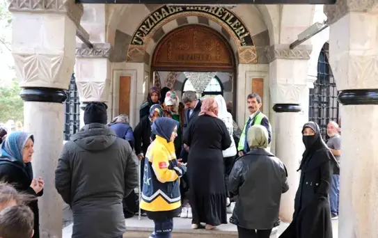 Erzincan Mezarlığı'nda Bayram Ziyareti