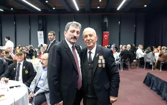 Vali Orhan Tavlı: 'Özgürlüğümüzü şehitlerimize ve gazilerimize borçluyuz'