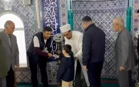 Bayram Namazında Çocuklara Harçlık