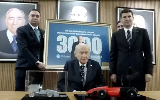 Bahçeli, Ülkü Ocakları'nın geliştirdiği yarış arabalarına isim verdi