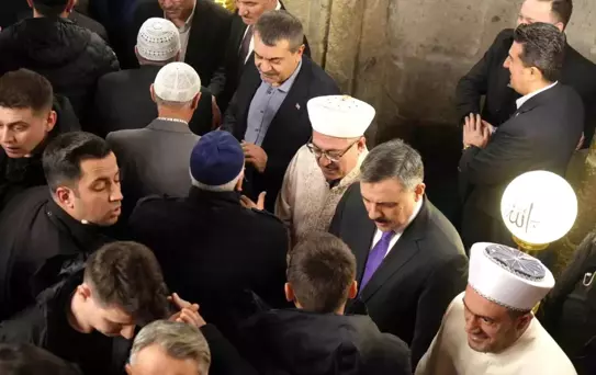 Bakan Tekin ve Çiftçi, bayram namazını Erzurum'da kıldı