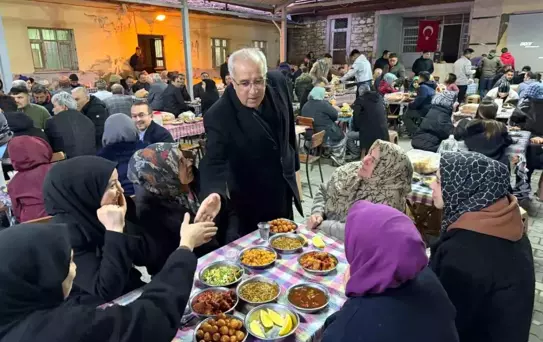 Başkan Arslan son iftarda Çamlıbel gençlerinin gönül sofrasına konuk oldu