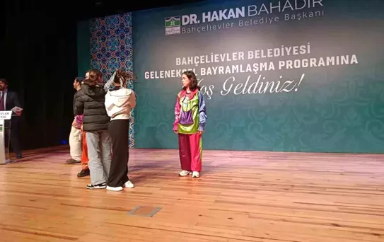 Binali Yıldırım: 'Türkiye silah sanayisiyle, ekonomisiyle, her şeyden önce vatan sevgisiyle hercümerç olmuş bir milletin ülkesidir'