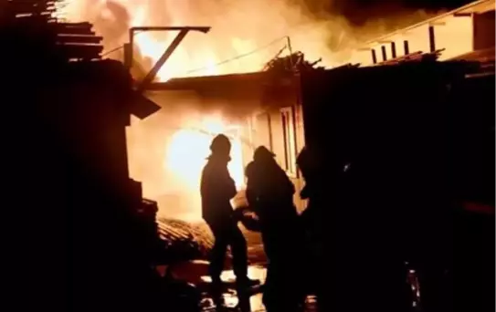 Bodrum'da İşçi Konteynerleri Yandı