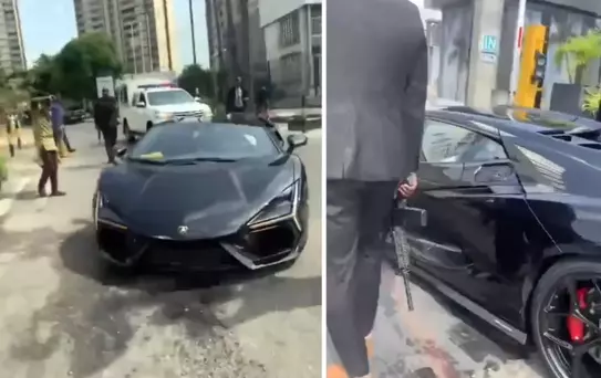 Kendi memleketinde silahlı korumalarla geziyor