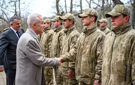 Vali Turan, Mehmetçiklerle Bayramlaştı