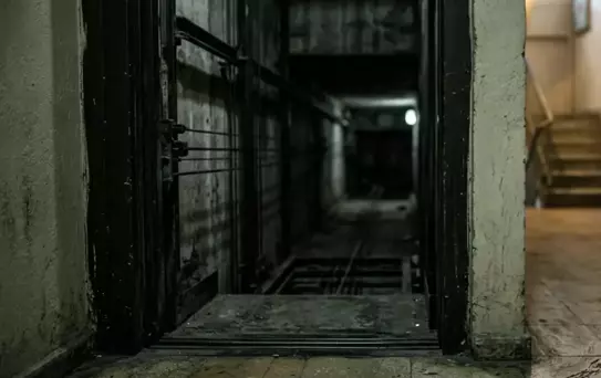 Mardin'de asansör boşluğuna düşen çocuk yaralandı