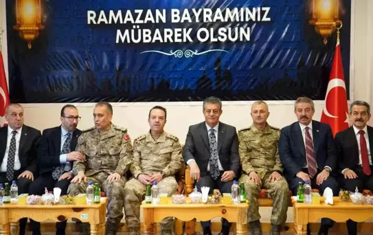 Şırnak'ta protokol-vatandaş bayramlaşması