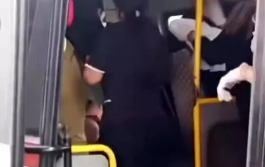 İzmir'de Minibüste Doğum Gerçekleşti