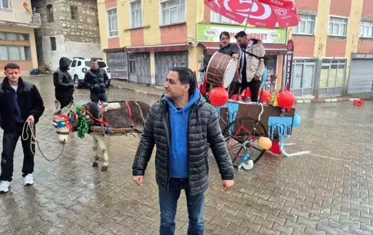 Yeşildağ'da Ramazan Geleneği: Davulcular Eşek Arabasıyla Bahşiş Topladı