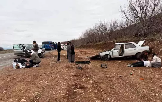 Denizli'de İki Trafik Kazası: 8 Yaralı