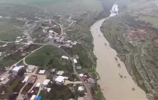 Diyarbakır'da Ambar Çayı taştı, tarım arazilerini su bastı