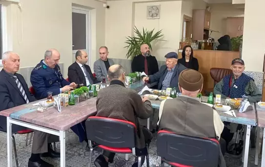 Kaymakam Sayın'dan Huzurevi Ziyareti