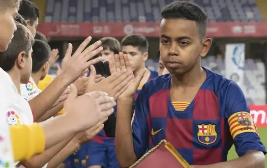 Nereden nereye! Bu çocuğu şimdi dünya tanıyor