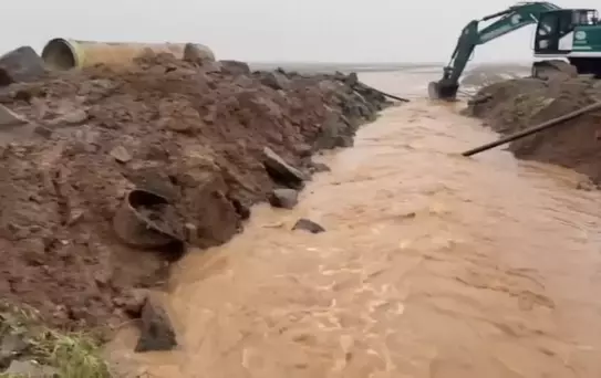 Nusaybin'de Sağanak Yağış ve Dolu: Sokaklar Gölleştı