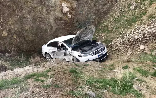 Konya'da Kontrolden Çıkan Araç Şarampole Düştü