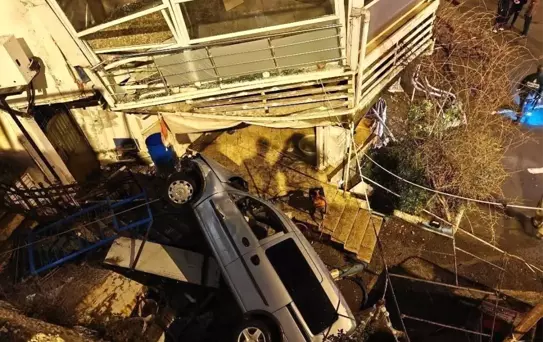 Silivri'de Araç 5 Metreden Düştü
