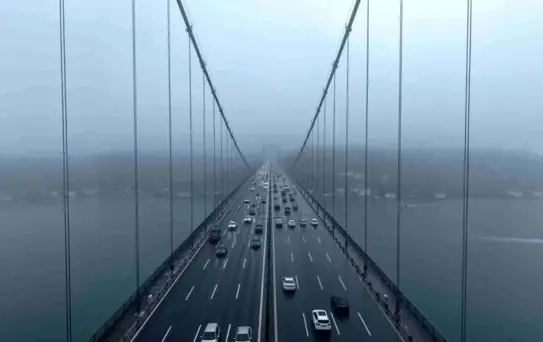 İstanbul'da Sisli Sabah Manzarası