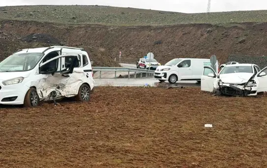 Bingöl'de Trafik Kazası: 12 Yaralı