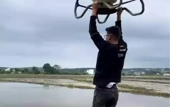 Çiftçi Tarım Dronuyla Uçtu