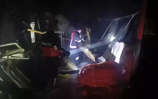 Adıyaman'da Yangın: 4 Konteyner Kullanılamaz Hale Geldi