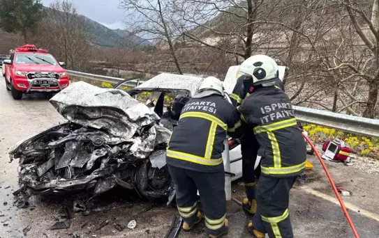 Isparta-Antalya kara yolunda feci kaza! 2 ölü, 4 yaralı