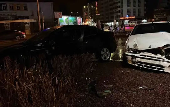 Konya'da Trafik Kazası: 2 Yaralı