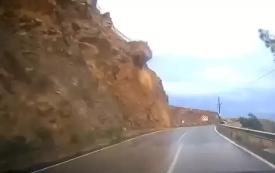 Mersin'de Cip Heyelan Altında Kaldı