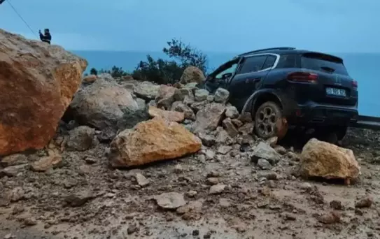 Mersin'de Heyelan: Cip Sürücüsü Yaralandı