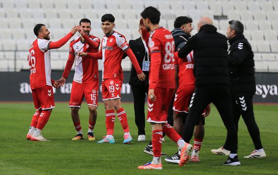 Sivasspor, ''yoksa yeniden küme mi düşecekler'' denirken play-off potasına göz kırptı