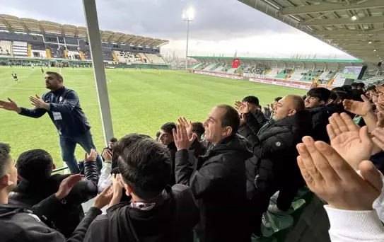 Vali Taşolar, Iğdır FK Taraftarlarıyla Maçı İzledi