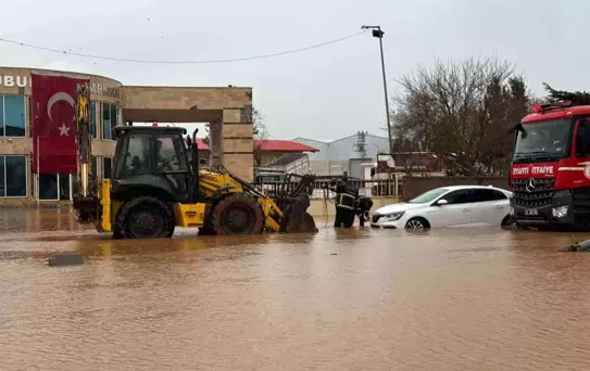 Viranşehir'de Sel: 9 Kişi Kurtarıldı