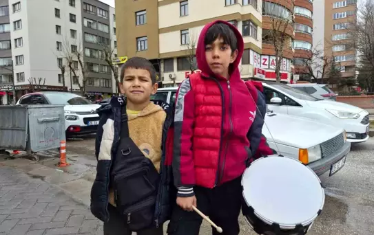 Minik Davulcu Bayram Neşesi Yaydı