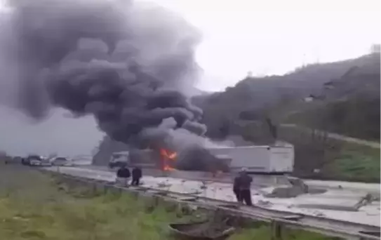 Pamukova'da Zincirleme Kaza: 2 Yaralı