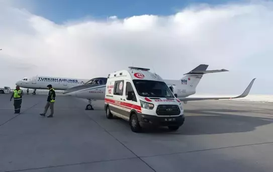 Zatürreli Bebek Uçak Ambulansla Ankara'ya Sevk Edildi