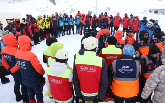 AFAD, Erciyes'te Çığ Eğitimi Veriyor