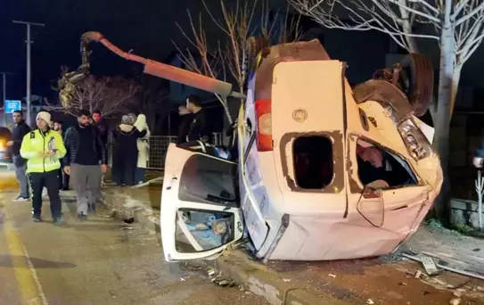 Aksaray'da Trafik Kazası: 2 Ağır Yaralı
