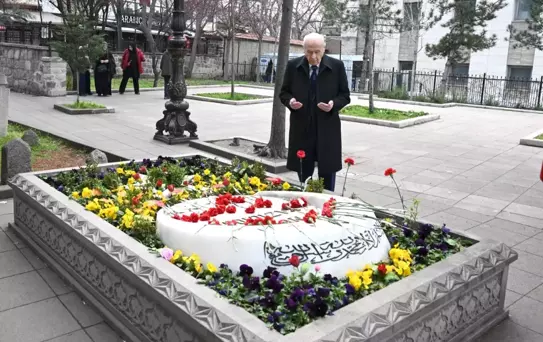 Bahçeli, Muhsin Yazıcıoğlu'nun kabrini ziyaret etti