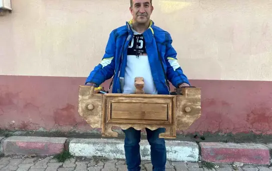 Başkan Başdeğirmen, kırılan boya sandığı yerine yenisi isteyen boyacıyı kırmadı