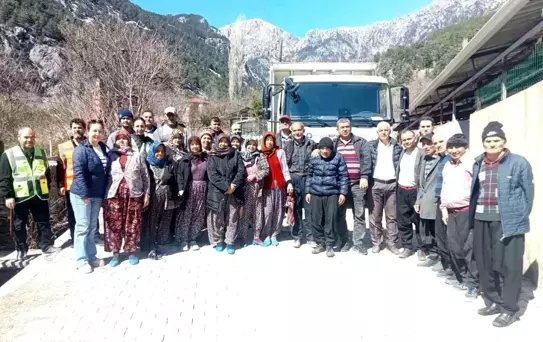 Büyükşehir'den üreticilere ipekböceği besleme tablası desteği