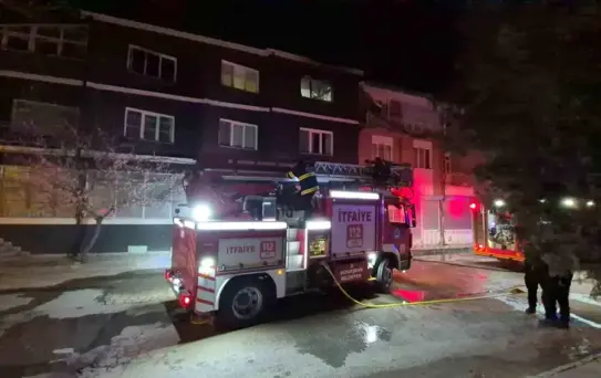 Eskişehir'de Apartmanda Yangın: 3 Kişi Yaralandı