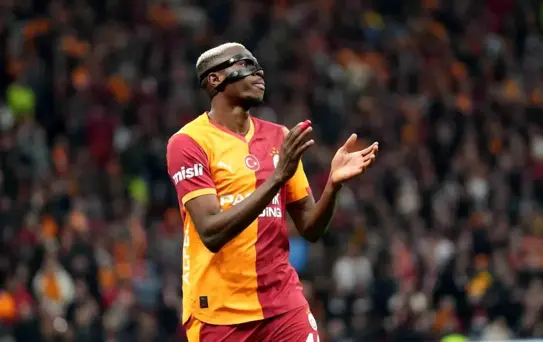 Osimhen'in sağ kolu kırıldı