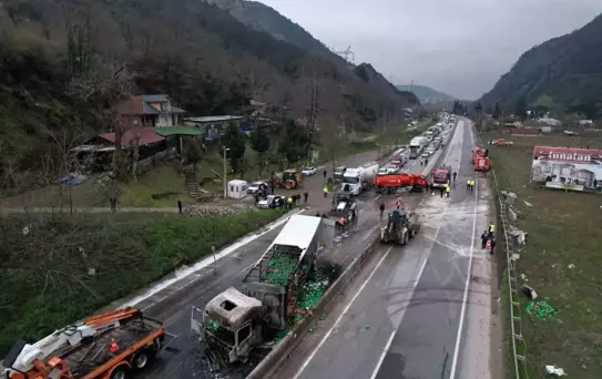 Sakarya'da Tır Kazası: Yangın ve Yaralılar