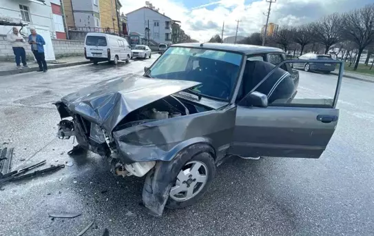 Karaman'da Trafik Kazası: 2 Yaralı