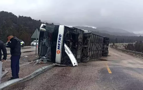 Seydişehir'de Otobüs Devrildi: 15 Yaralı
